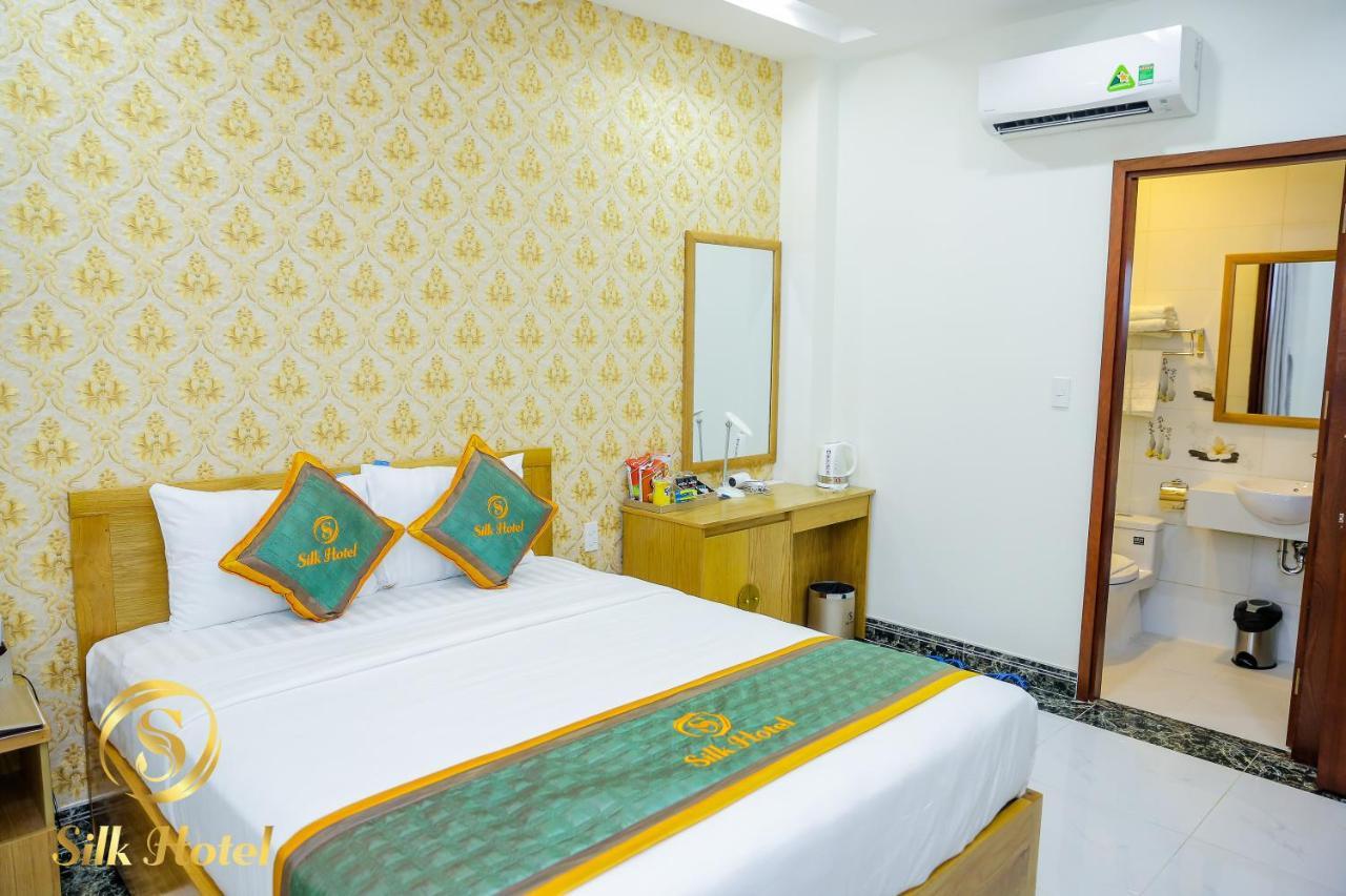 Silk Hotel Near Tan Son Nhat Airport Ho-Chi-Minh-Stadt Exterior foto